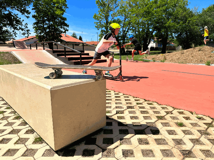Skatepark - aménagement urbain -bancs - dalles - materrup