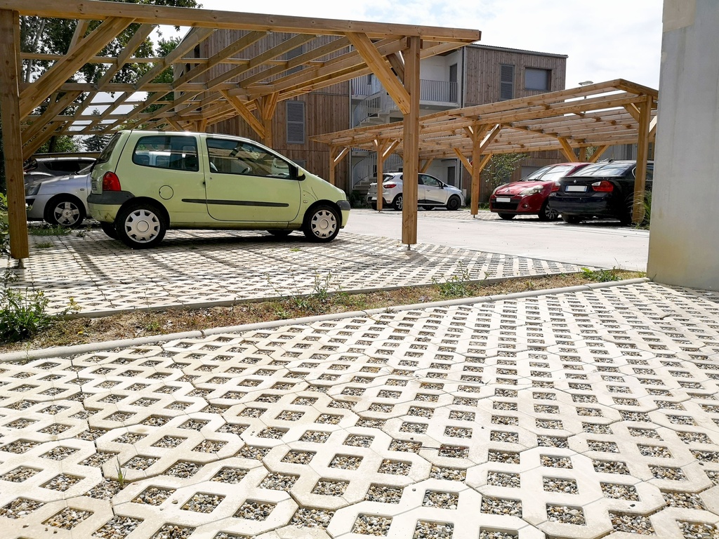 | Dalle gazon-remplissage graviers pour stationnement végétalisé et drainant